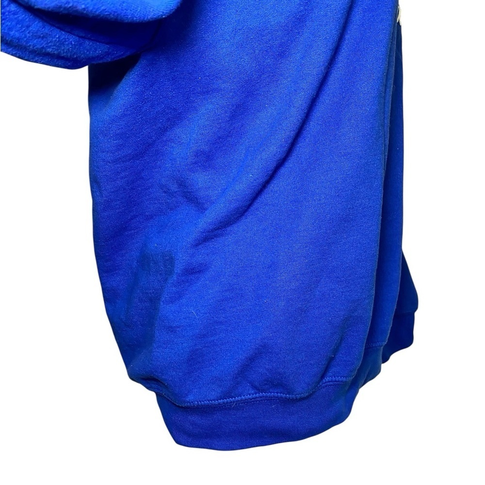 Emma Chamberlain Blue Crewneck Cat Sweatshirt - Picture 6 of 14